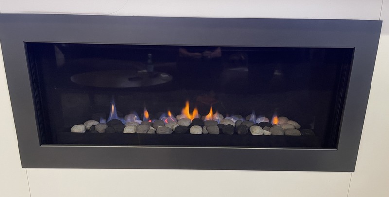 Gas log fireplace (Metro AC_